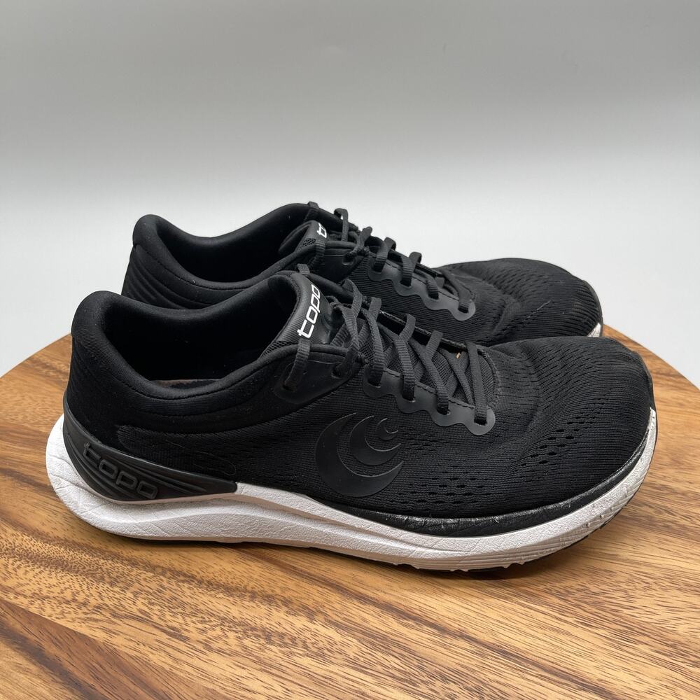 Topo Athletic Ultrafly 4 Shoes Womens Size 10 Black Running Comfort Walking Gym